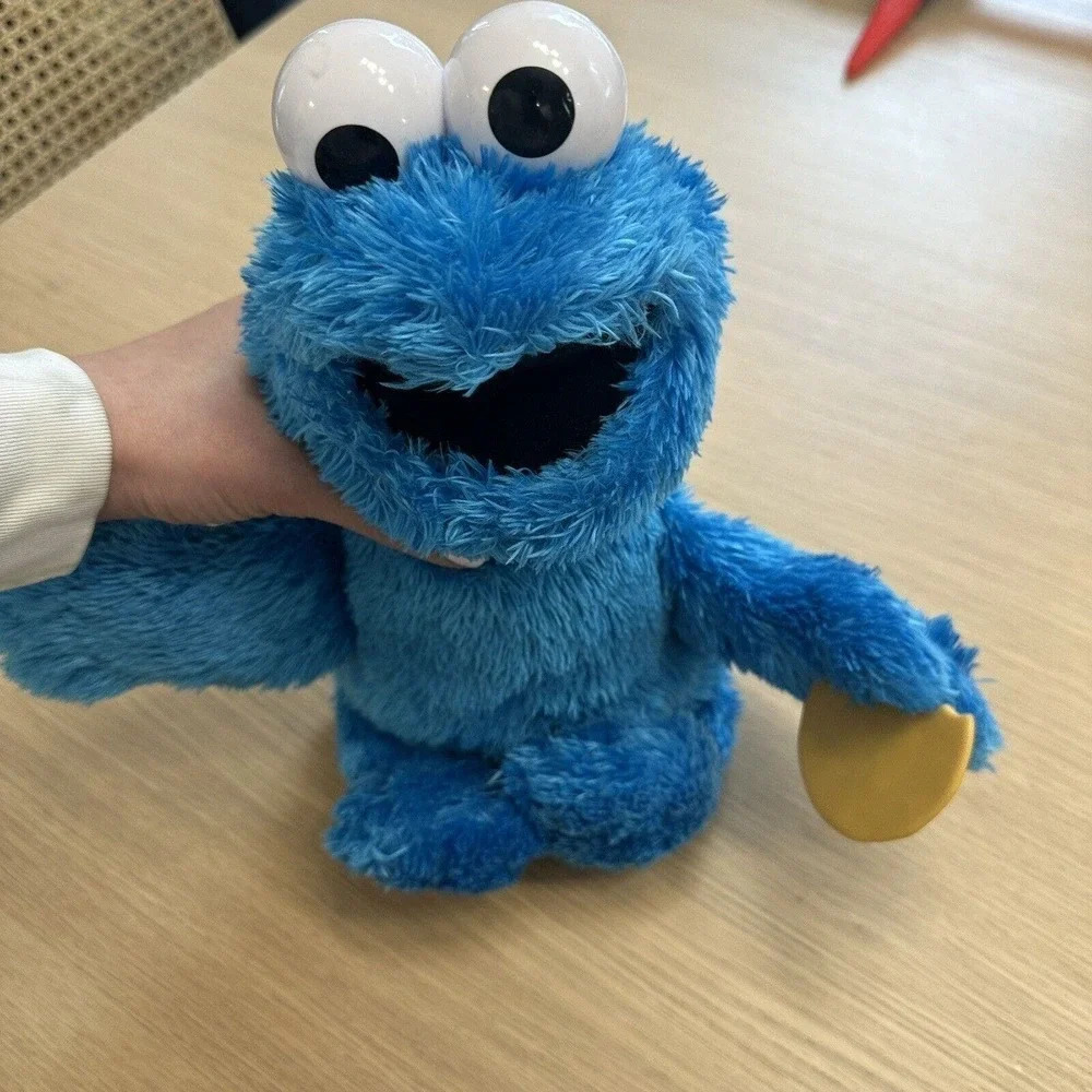Hasbro Sesame Street TALKING COOKIE MONSTER W/ COOKIE 14" Plush STUFFED ANIMAL